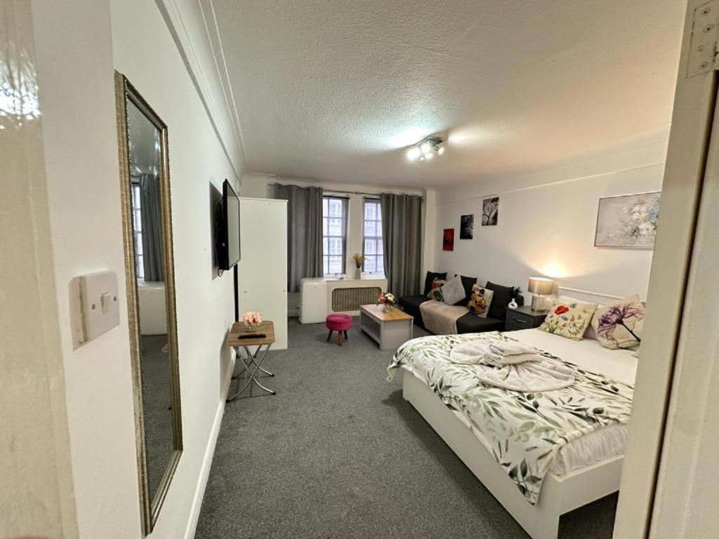 Oxford Street Beautiful Studio Apartment Лондон Экстерьер фото